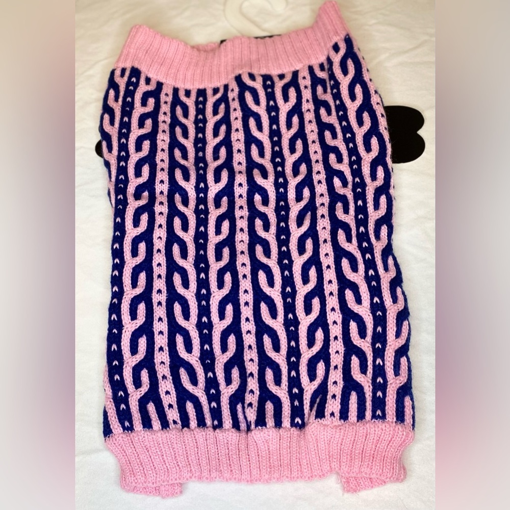 Pet sweater size Medium